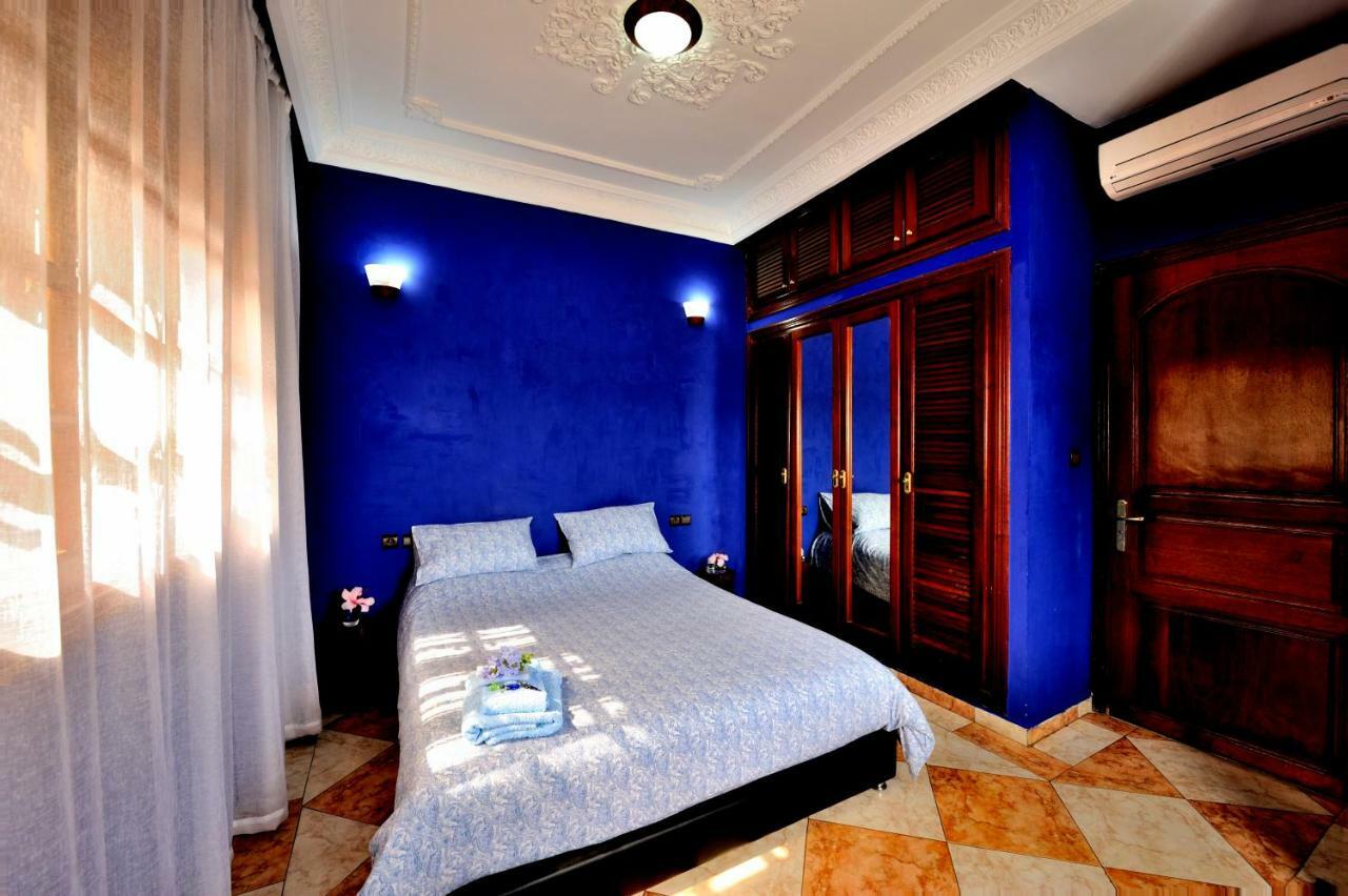 Lhostel A